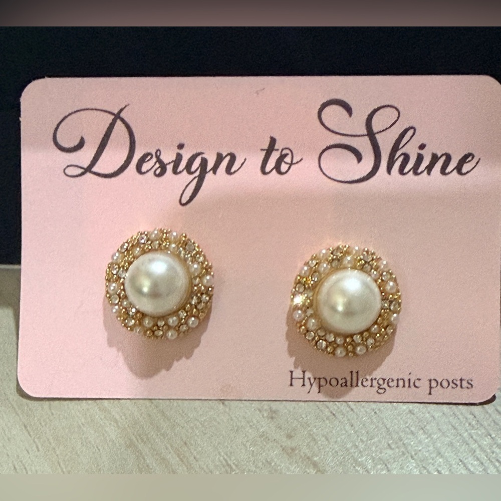 Gold Pearl & Rhinestone NWT Halo
Stud Earrings 18K Gold Plated 
Hypoallergenic